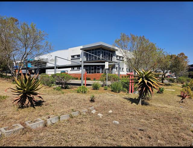 2,600M² FACTORY FOR SALE IN LANSERIA